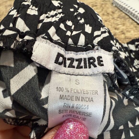 Dizzire Small Black and White Geometric Pants - Picture 8 of 10